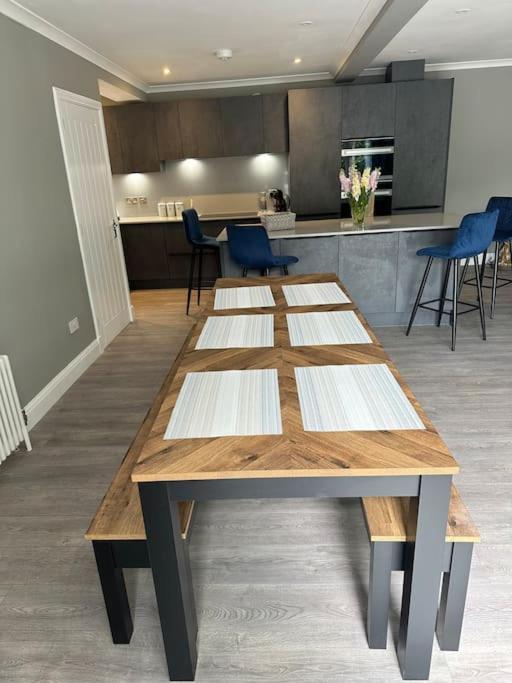 Cameron Coach House Modern Property In Murrayfield Единбург Екстериор снимка